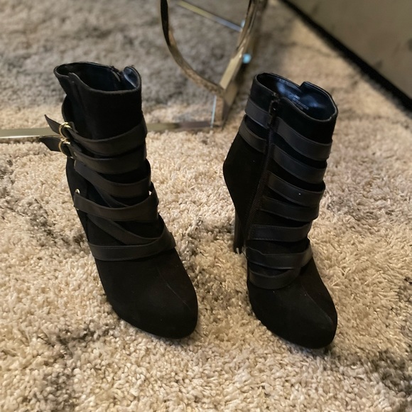 Just Fab Black High Heels Platform Boots Booties with Gold Buckles 7.5 - Picture 3 of 7